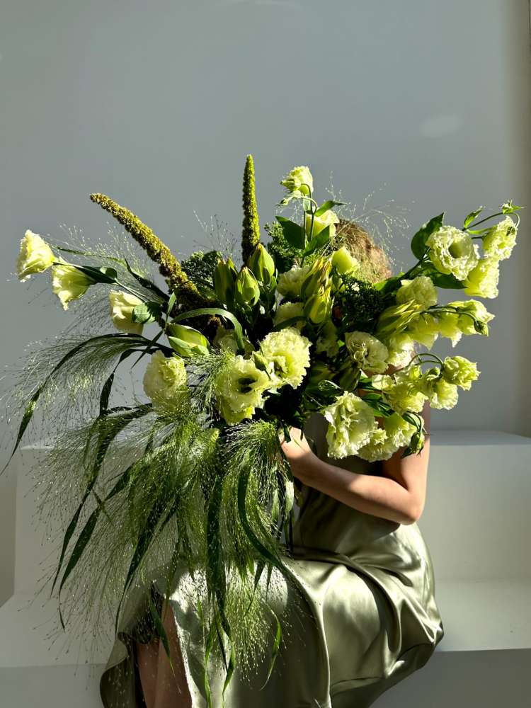 Букет из эустомы, леукодендрона и паникума 