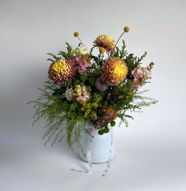 Букет из хризантемы и солидаго