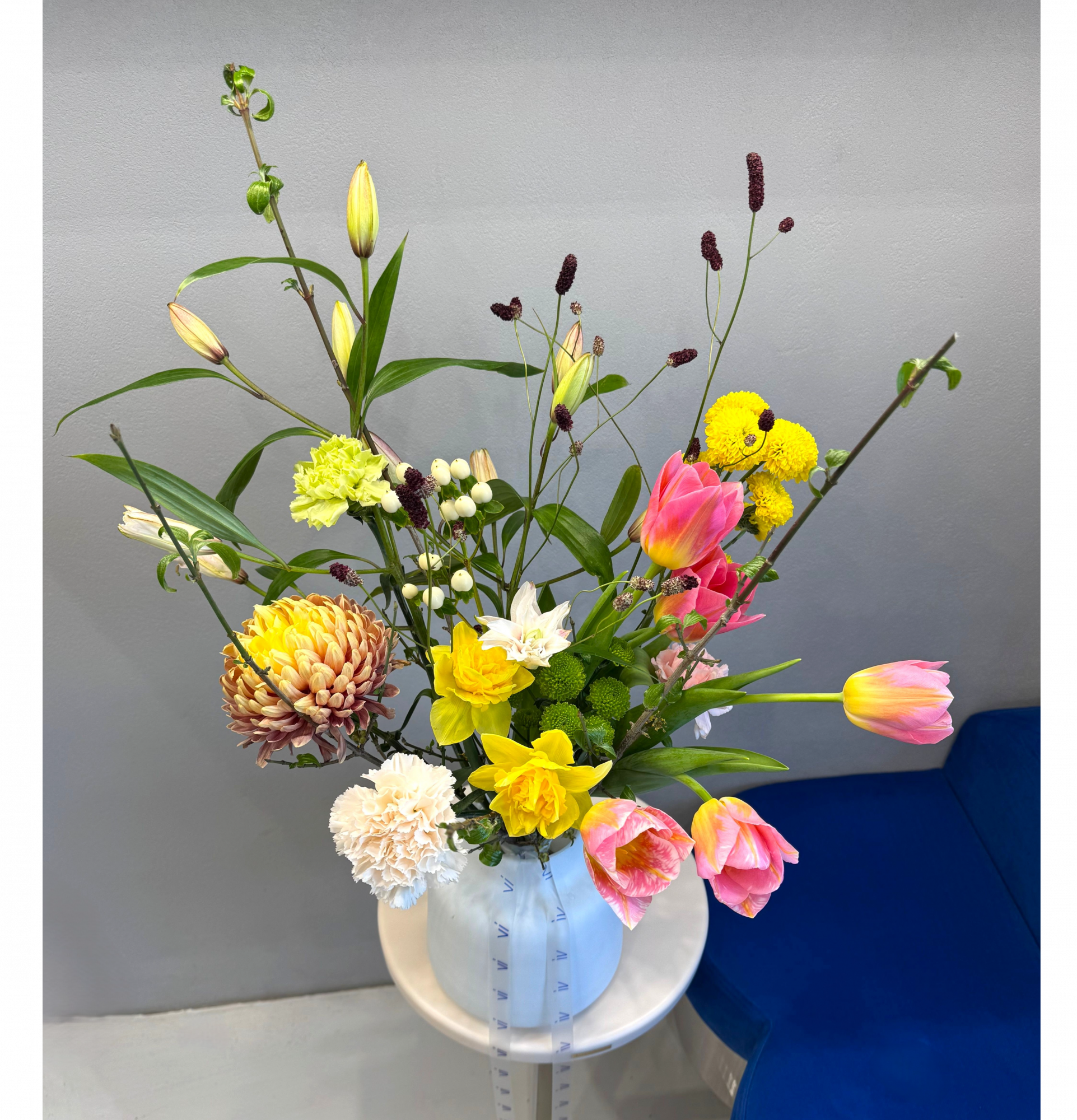 Букет из тюльпанов и сантини