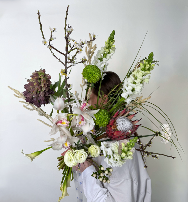 Букет из протеи и цимбидиума