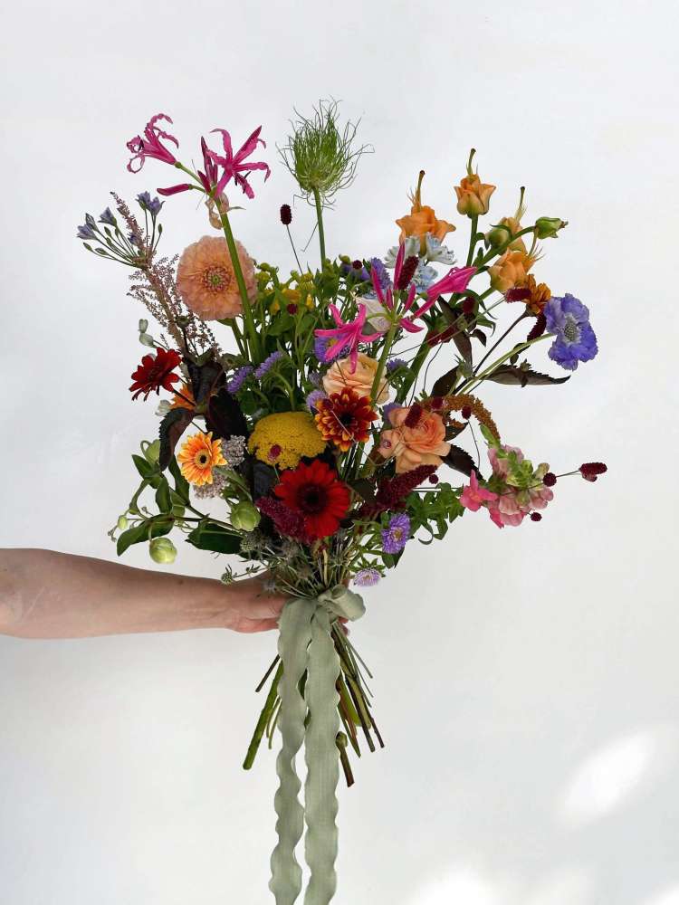 Букет с герберами, лилией и нерине 